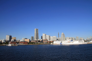 Fototapeta premium 大桟橋から見た横浜みなとみらい21と富士山