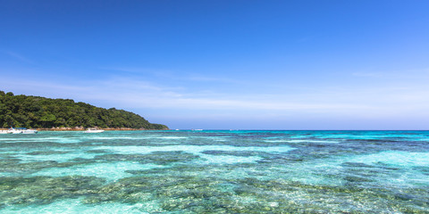 Fototapeta na wymiar Beautiful tropical crystal clear sea, Ta Chai island