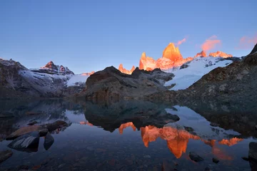 Foto auf Acrylglas Fitz Roy Laguna de Los Tres und Mount Fitz Roy bei Sonnenaufgang