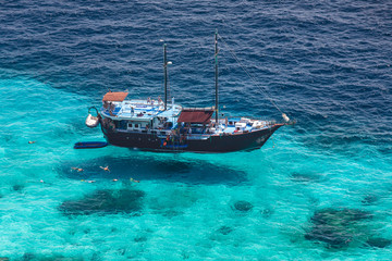 Obraz premium Aerial view of the tropical island, clear blue sea and a tourist