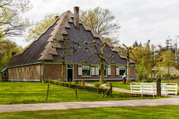 Fototapeta na wymiar Stolpboerderij Zuid-Scharwoude (Noord-Holland)