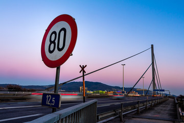 Tempo 80 auf Stadtautobahn