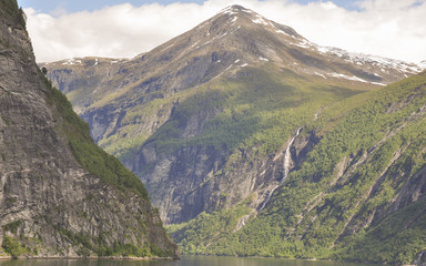 Fototapeta na wymiar Geiranger, Geirangerfjord, Sommerferien, Norwegen