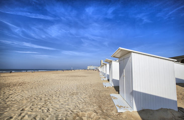 Fototapeta na wymiar White Beach domki w Ostendzie