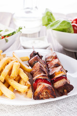 Grilled shashlik with chips
