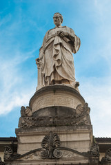 Fototapeta na wymiar Statua Alessandro Volta, Como