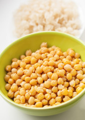 cooked and peeled chickpeas