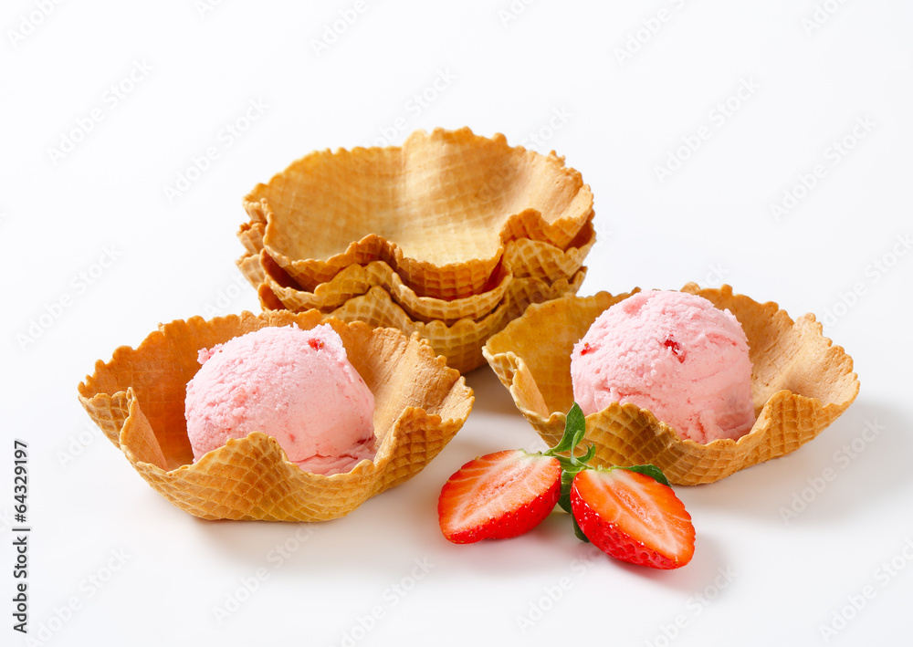 Wall mural pink ice cream in waffle baskets