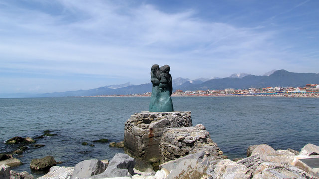 Statua sul mare