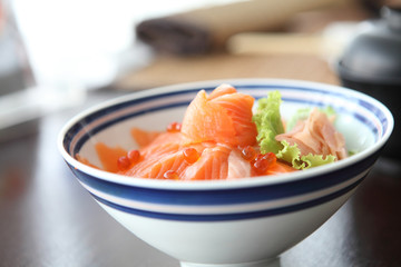 Salmon sushi don