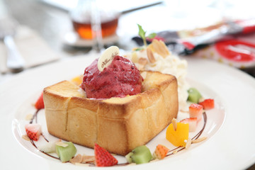 french toast with ice cream and fruit