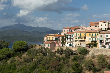 Fototapeta na wymiar mediterranean village in Italy