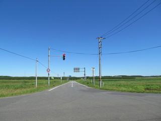草原と交差点