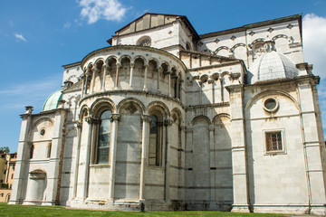 Obraz premium Back side of Cathedral of Lucca in Italy