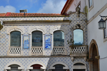 Azulejos an einem Haus in Alcobaca