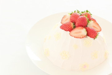 苺とフレッシュクリームのケーキ