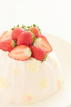 苺とフレッシュクリ―ムのケーキ