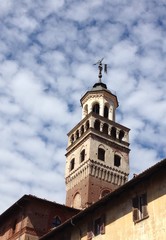 Fototapeta na wymiar torre nel centro storico di Saluzzo