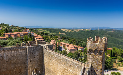 Fototapeta na wymiar medieval town in Tuscany, Italy