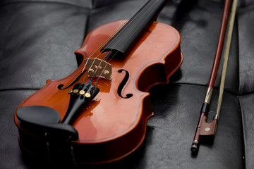 Classic old violin vintage on the leather background © RedcupStudio