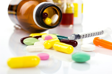 medicaments  and  syringe
