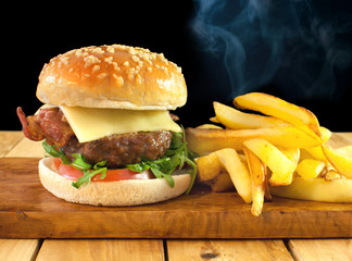 Cheeseburger with french fries