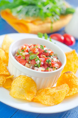 nachos with salsa