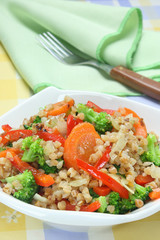 Buckwheat with carrots, onions, broccoli and paprika