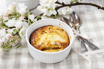 Apple pie in ceramic bowl