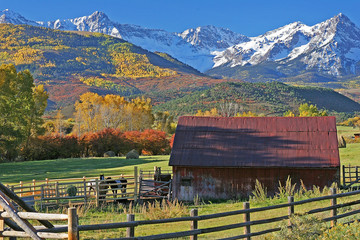 Ranch at the foot of the San Juan Mountains in Colorado © brent coulter