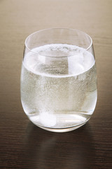 Glass with efervescent tablet in water with bubbles