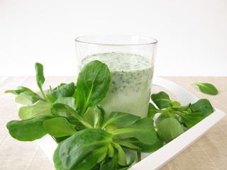 Grüner Smoothie mit Feldsalat