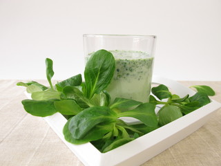 Grüner Smoothie mit Feldsalat