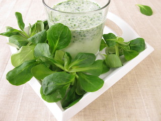 Grüner Smoothie mit Feldsalat