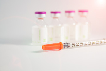 Injection vial and disposable syringe