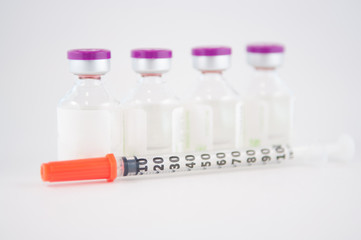 Injection vial and disposable syringe