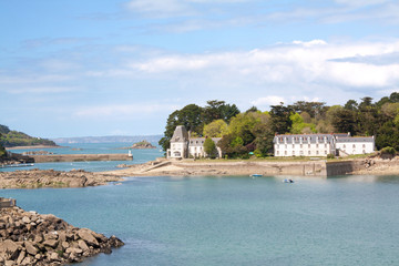 L'ile Tristan à Douarnenez  vue de port Rhu dans le Finistère 