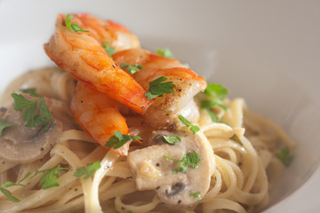 linguine with shrimps and mushrooms