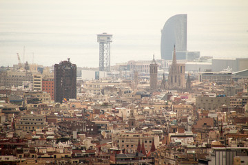 Naklejka premium Vista de Barcelona desde una colina del monte Tibidabo