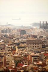 Obraz premium Vista de Barcelona desde una colina del monte Tibidabo