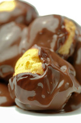 Profiteroles with chocolate cream