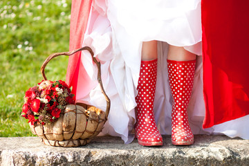 Mariée en bottes de pluie