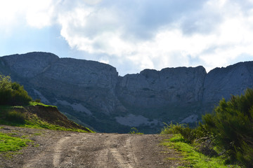 camino hasta la cima de la montaña, picos de europa