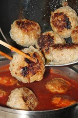 ハンバーグのトマトソース煮込み