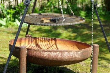 Feuerschale und Grill