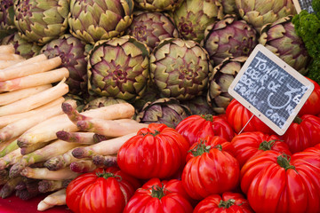 Marktstand mit Gemüse