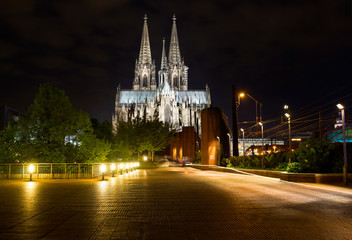 Fototapeta na wymiar Cologne Cathedral in the night city
