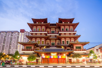 Singapore buddha tooth relic temple at dusk