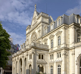 Fototapeta na wymiar City hall of the first district in Paris