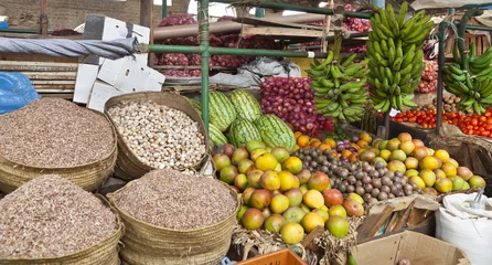 Gordijnen Mombasa Market, Kenia © IndustryAndTravel